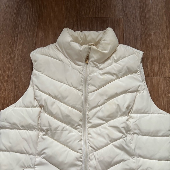Charter Club Cream Quilted Puffer Vest Full Zipper Size Medium 100% Polyester - Picture 2 of 9